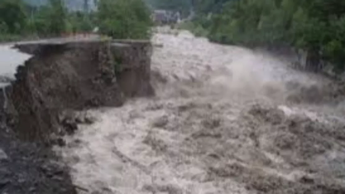 Intempéries: des routes coupées en Savoie