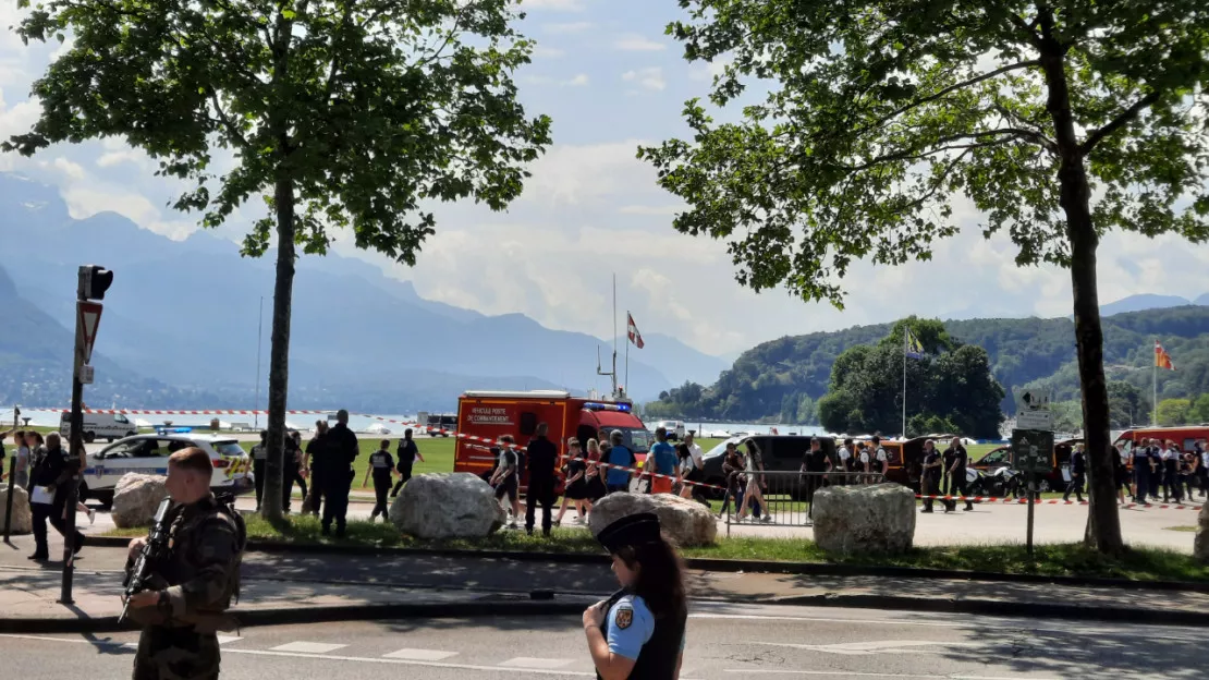 Emmanuel Macron à Annecy après l'attaque au couteau