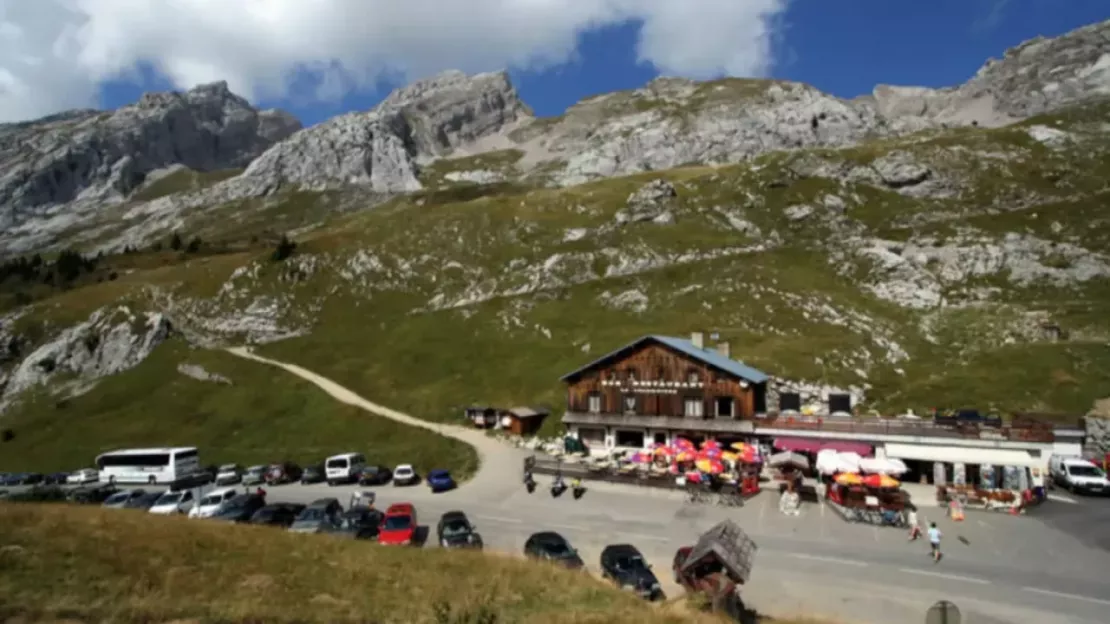 Le Reposoir: le Col de la Colombière ferme