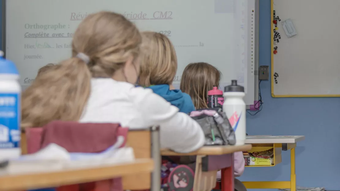 Portables à l'école : Douze collèges des Pays de Savoie testent la pause numérique