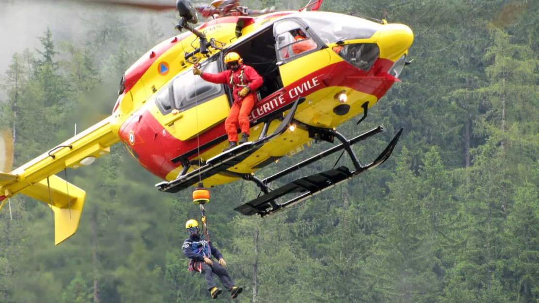 Savoie: deux grimpeurs bloqués en montagne