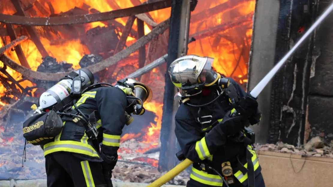Un important incendie à Mieussy en Haute-Savoie jeudi