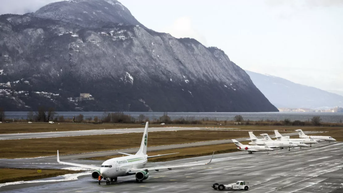 Une manifestation écologique contre les jets privés à Chambéry