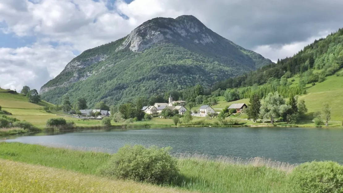 Une pollution aquatique au lac de La Thuile en Savoie