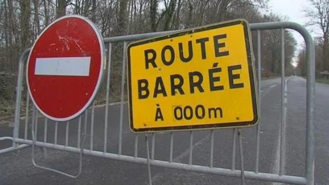 Une route bloquée aux Houches à cause d’un poids-lourd