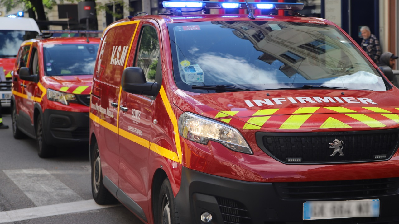 Accident mortel à Saint-Julien-en-Genevois : un automobiliste s'encastre dans un camion sur une aire Accident mortel à Saint-Julien-en-Genevois : un automobiliste s'encastre dans un camion sur une aire