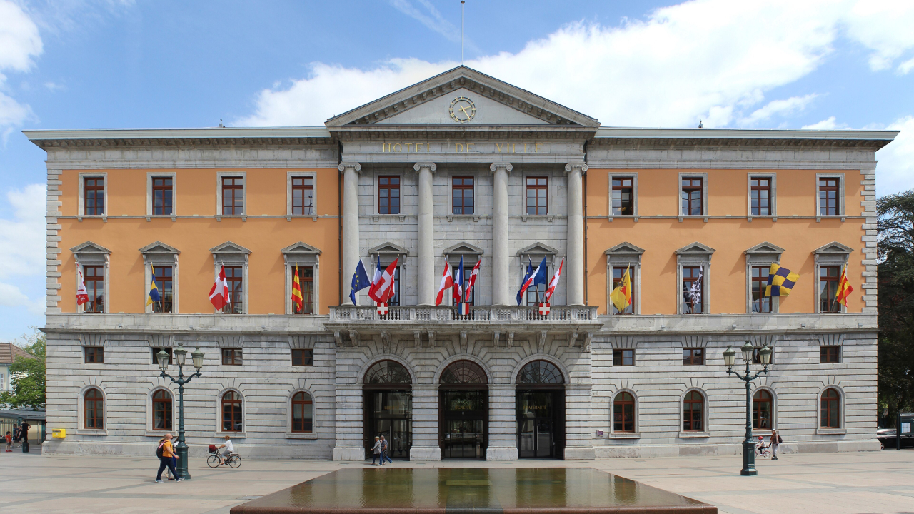 Affaire Anthony Granger : Reporters sans fronti&egrave;res accuse la mairie d'Annecy d'avoir organis&eacute; la disparition des kiosques de l'Essor Savoyard
