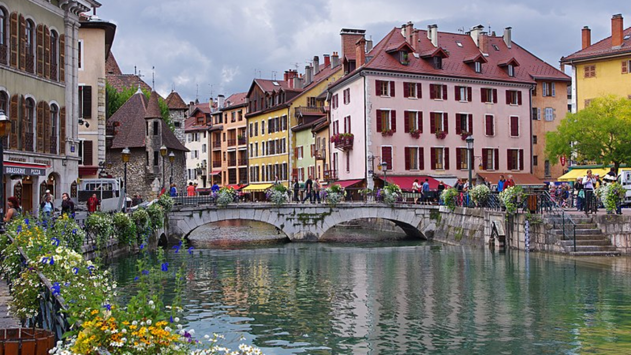 Annecy, 2e ville la plus chère pour y vivre en couple Annecy, 2e ville la plus chère pour y vivre en couple
