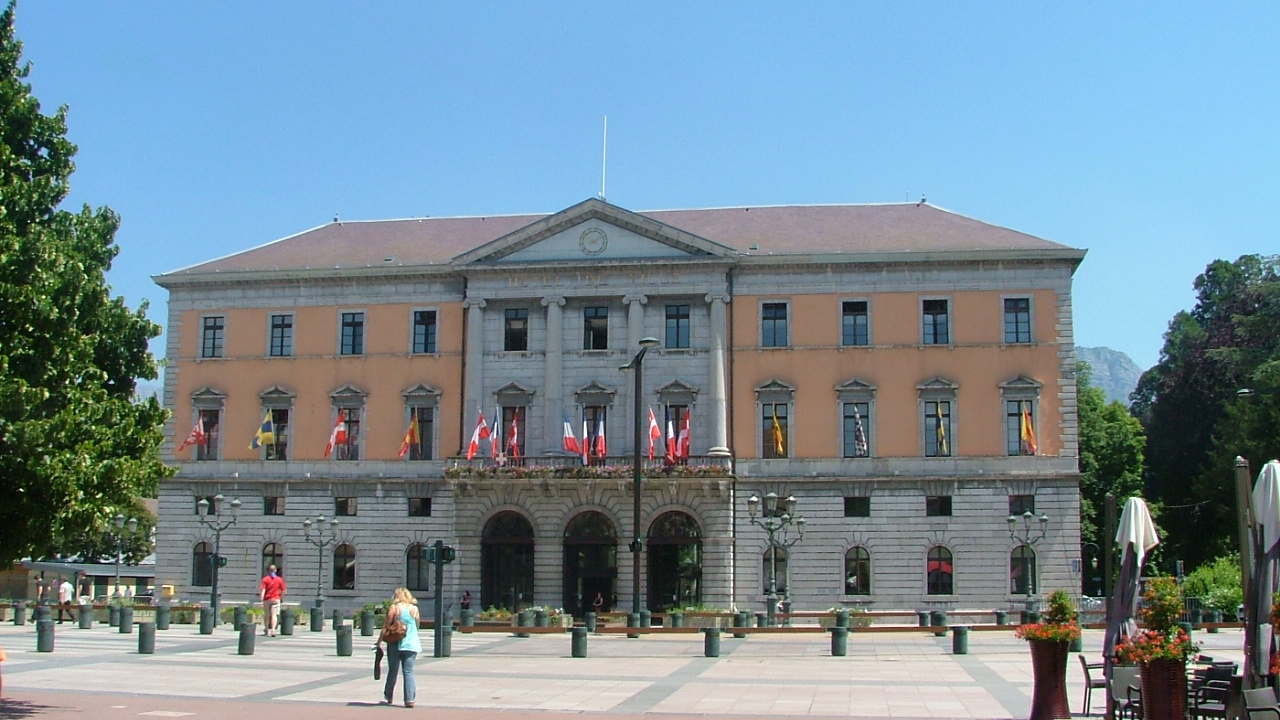 Annecy: des élus de la majorité quittent le groupe "Réveillons Annecy" Annecy: des élus de la majorité quittent le groupe "Réveillons Annecy"