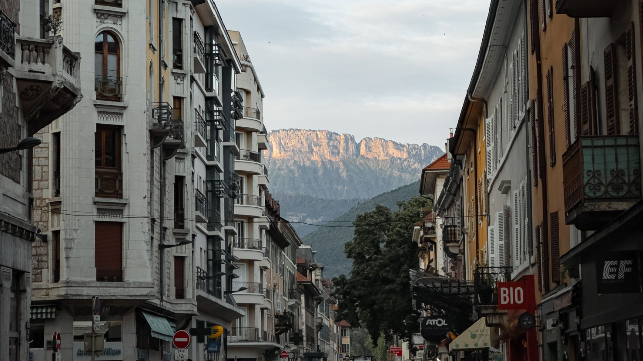 Annecy : la droite et l'extr&ecirc;me droite rejettent la p&eacute;rennisation de l'encadrement des loyers