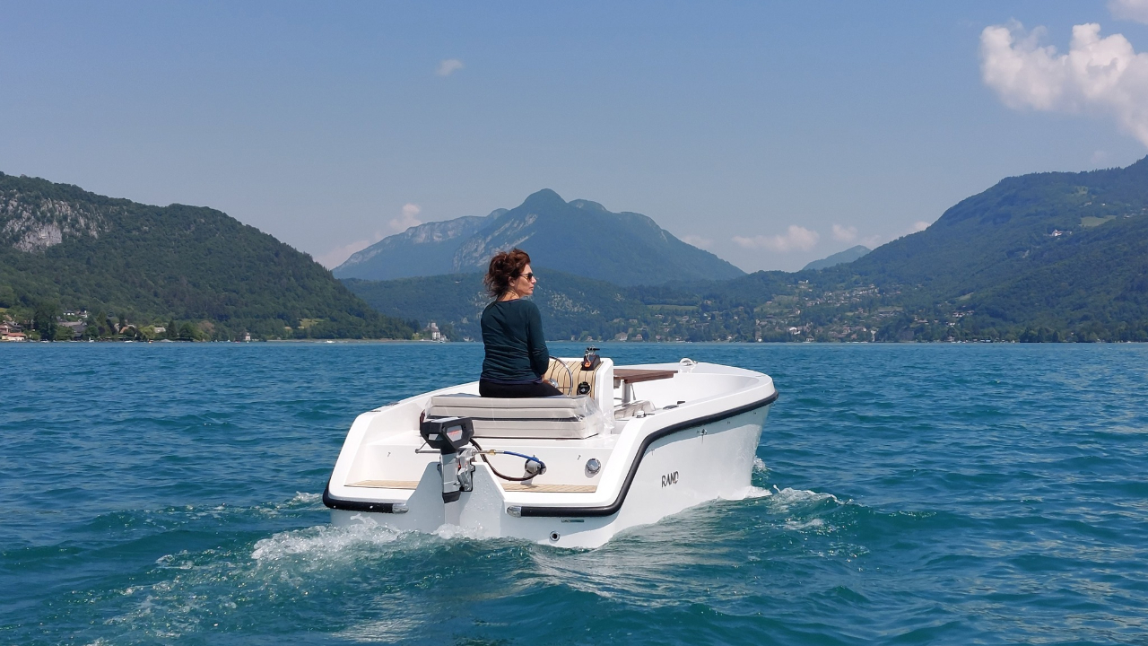 Annecy : la puce du canard fait son retour dans le lac, des consignes données aux baigneurs Annecy : la puce du canard fait son retour dans le lac, des consignes données aux baigneurs