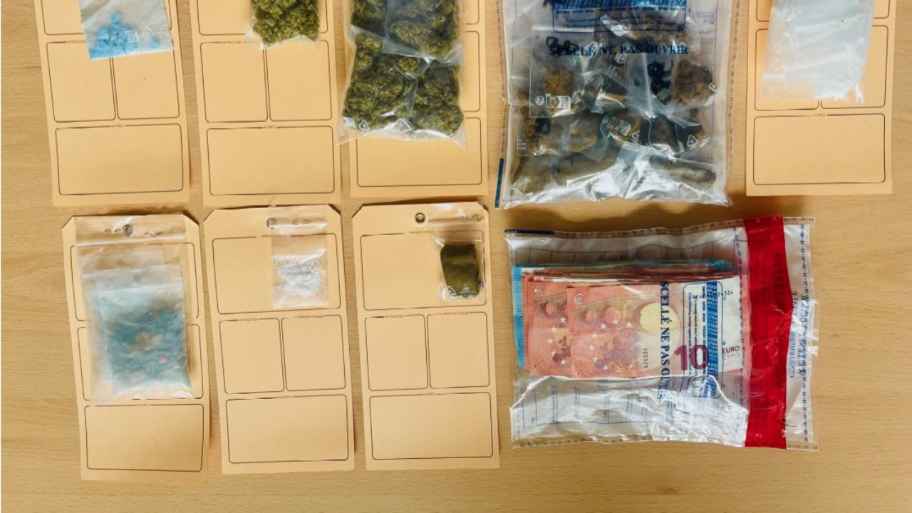 Annecy : le dealer vient récupérer sa voiture remplie de drogues à la gendarmerie Annecy : le dealer vient récupérer sa voiture remplie de drogues à la gendarmerie