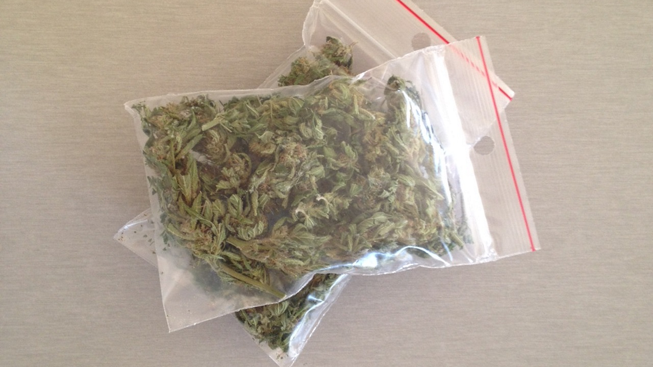 Annecy : un suspect interpellé après une transaction de drogue sous les yeux de la BAC Annecy : un suspect interpellé après une transaction de drogue sous les yeux de la BAC