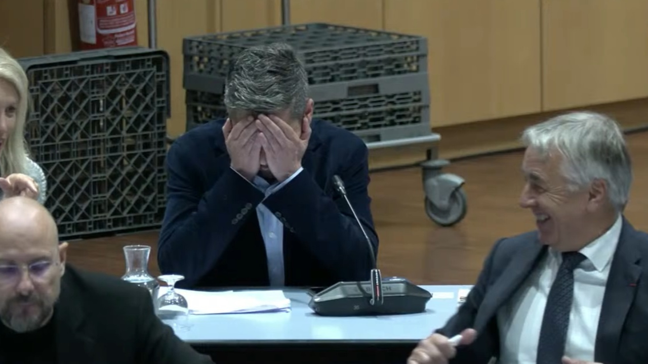 Annecy : une vieille séquence lunaire du conseil municipal fait le buzz sur les réseaux sociaux Annecy : une vieille séquence lunaire du conseil municipal fait le buzz sur les réseaux sociaux