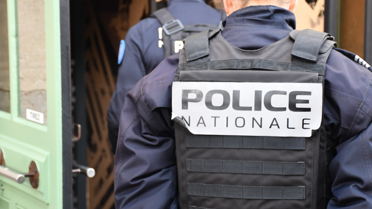 Annemasse : ivre, il urine sur la terrasse d’un bar après avoir bousculé et insulté la gérante Annemasse : ivre, il urine sur la terrasse d’un bar après avoir bousculé et insulté la gérante
