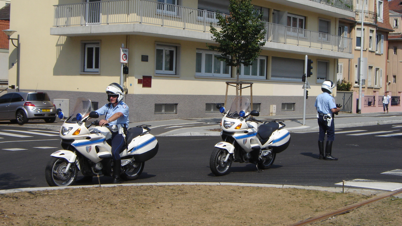 Annemasse : Sans permis sur un scooter non assuré, il insulte les policiers Annemasse : Sans permis sur un scooter non assuré, il insulte les policiers