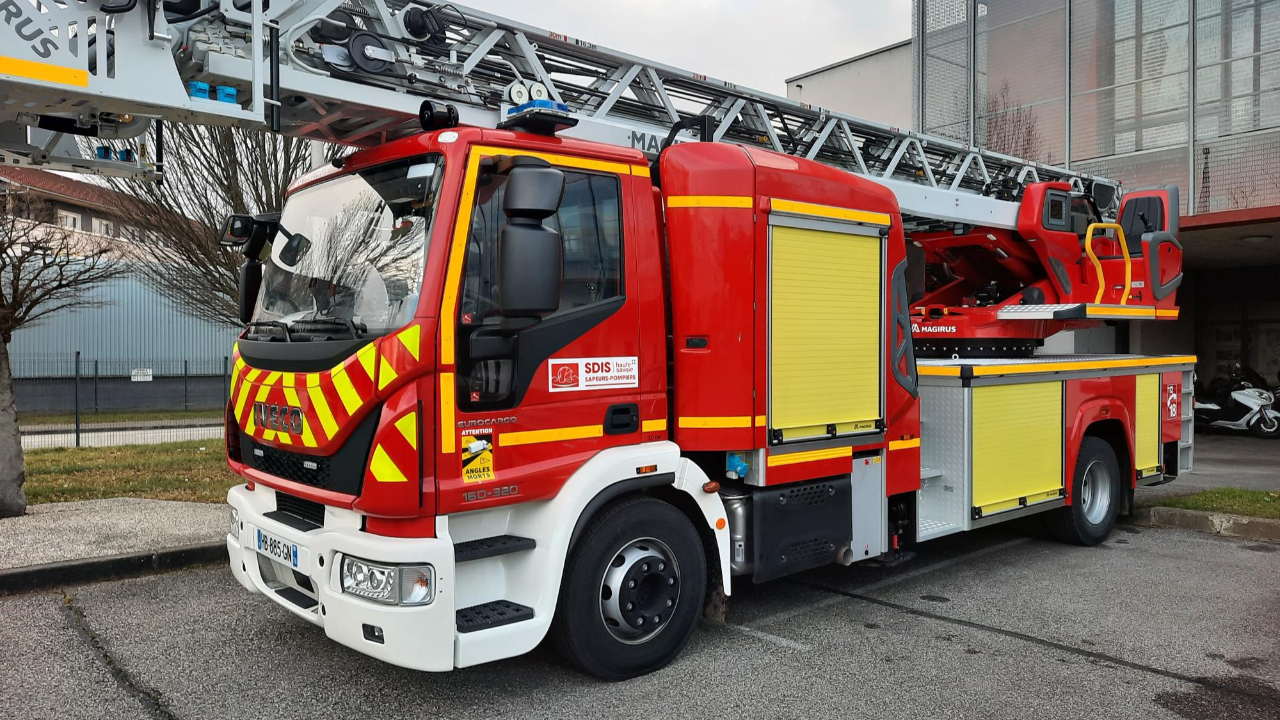 Cernex : Un b&acirc;timent agricole prend feu, 48 pompiers sur place