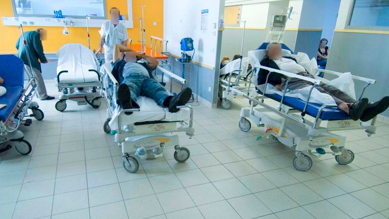 Après seulement 30 minutes d'attente aux urgences de Chambéry, il agresse le personnel : 18 mois de prison ferme Après seulement 30 minutes d'attente aux urgences de Chambéry, il agresse le personnel : 18 mois de prison ferme