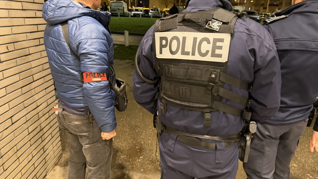 Chambéry : un homme tire à blanc depuis sa fenêtre, des familles auraient été visées Chambéry : un homme tire à blanc depuis sa fenêtre, des familles auraient été visées