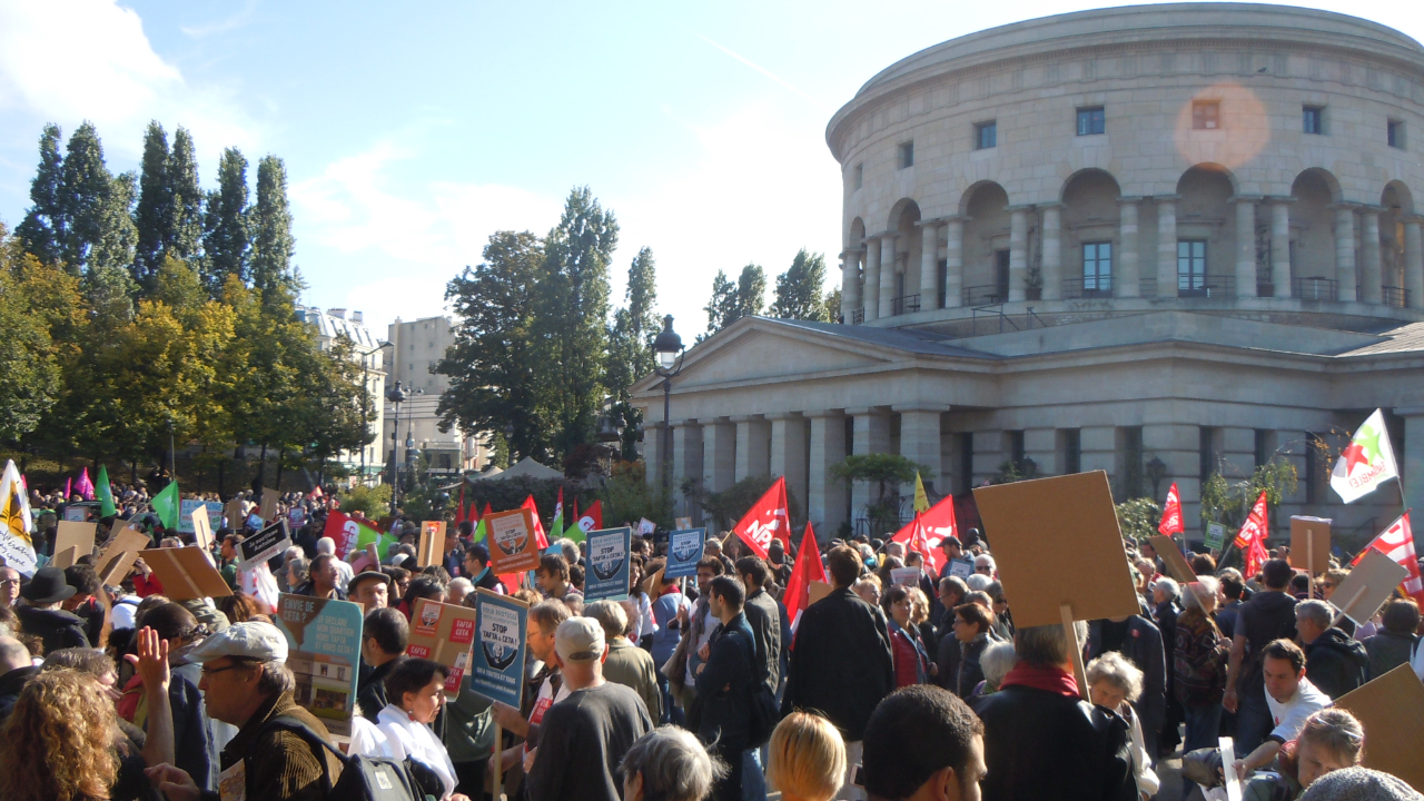 Chambéry : Une marche funèbre pour les droits des migrants Chambéry : Une marche funèbre pour les droits des migrants