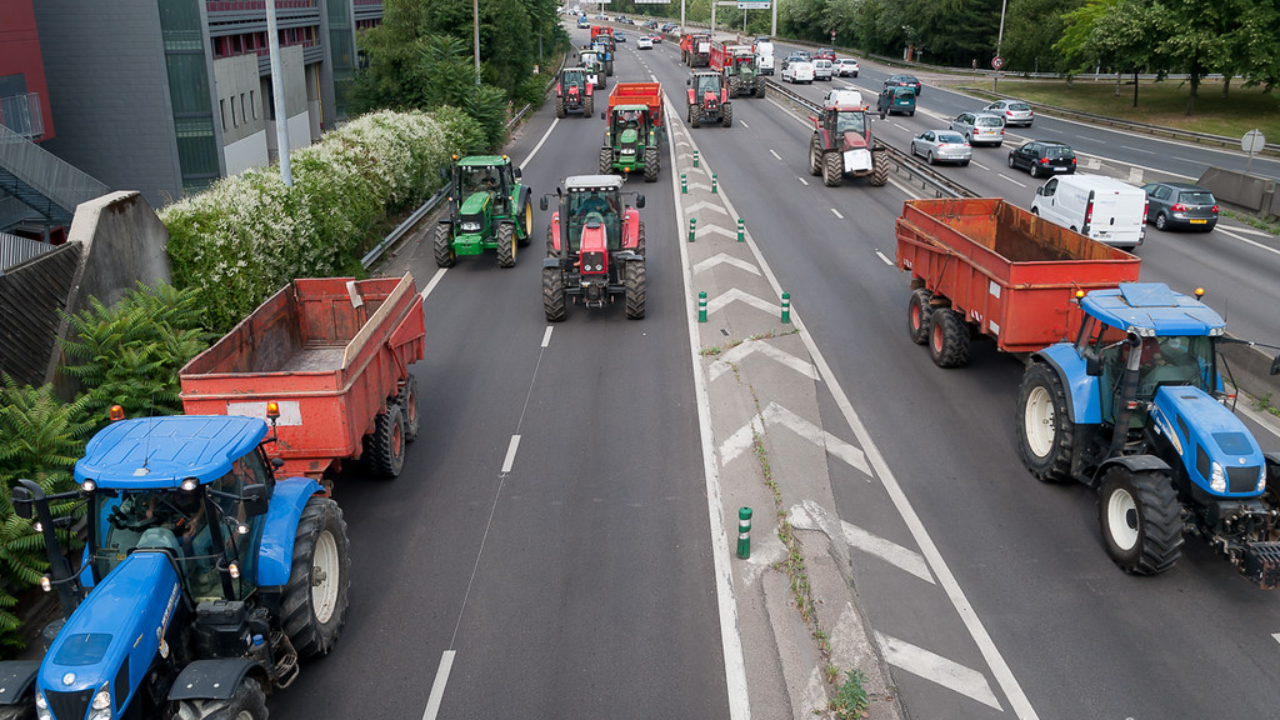 Crise agricole: la conf&eacute;d&eacute;ration paysanne va bloquer un p&eacute;age haut-savoyard