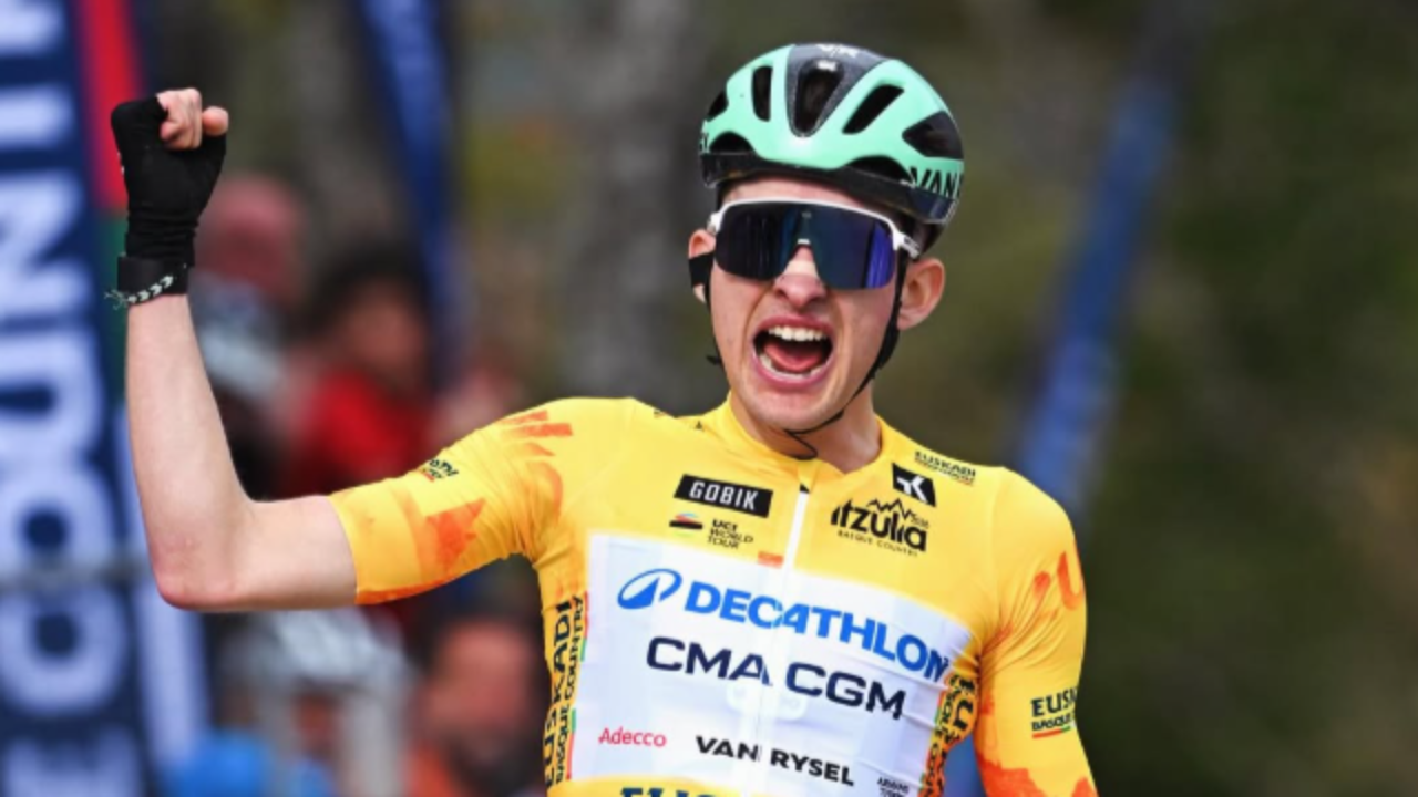 Cyclisme : Paul Seixas, vainqueur du Tour de Lombardie