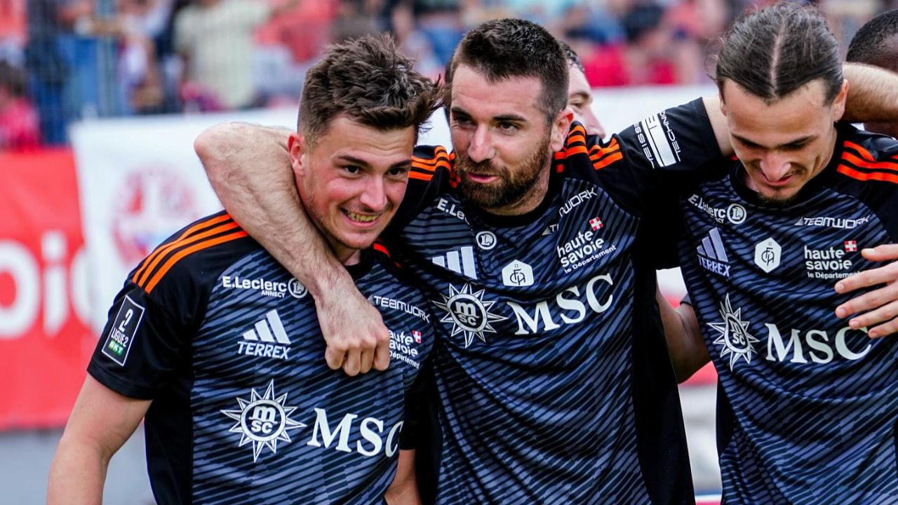 FC Annecy-GF38 : les Reds terminent 6e, un classement historique aux portes des play-offs FC Annecy-GF38 : les Reds terminent 6e, un classement historique aux portes des play-offs