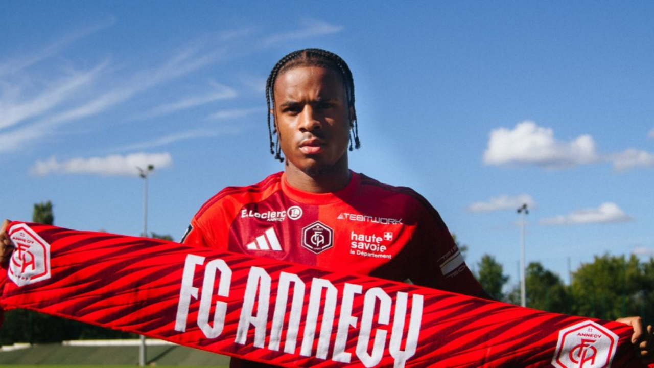FC Annecy : Un joueur d'Aston Villa arrive en prêt