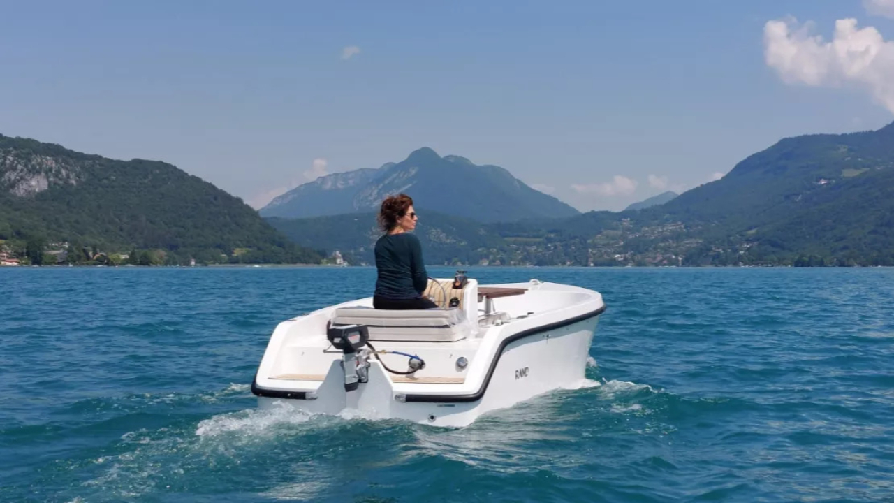 Feu de batterie au lithium à Annecy : le risque de pollution du lac évité Feu de batterie au lithium à Annecy : le risque de pollution du lac évité