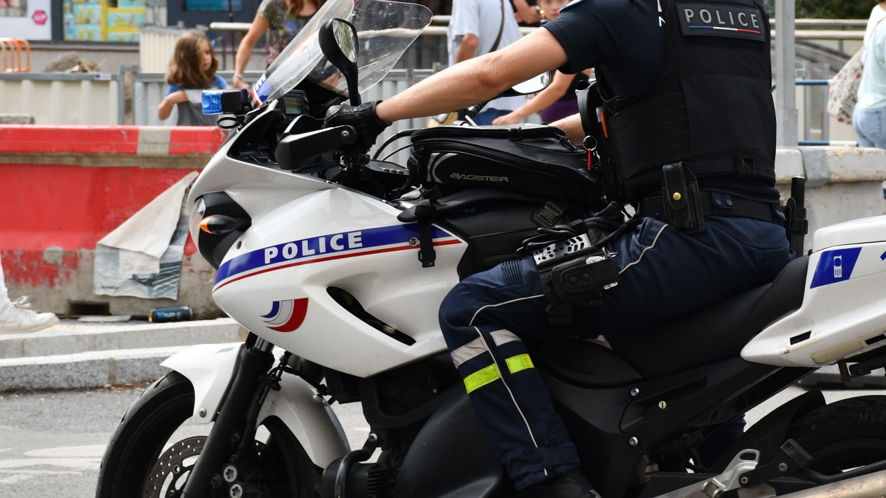 Haute-Savoie : il fonce sur quatre policiers à moto après un refus d’obtempérer à Annemasse Haute-Savoie : il fonce sur quatre policiers à moto après un refus d’obtempérer à Annemasse