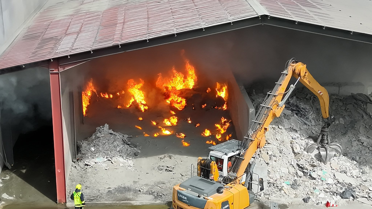 Haute-Savoie : l&rsquo;incendie d&rsquo;un site de d&eacute;chets &agrave; Marignier d&eacute;sormais ma&icirc;tris&eacute;