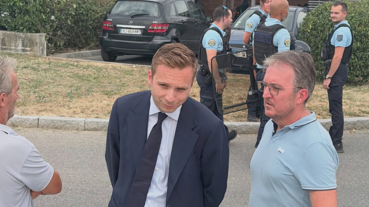 Haute-Savoie : le maire de Fillinges agressé à la disqueuse lors d'une tentative d'installation de gens du voyage Haute-Savoie : le maire de Fillinges agressé à la disqueuse lors d'une tentative d'installation de gens du voyage