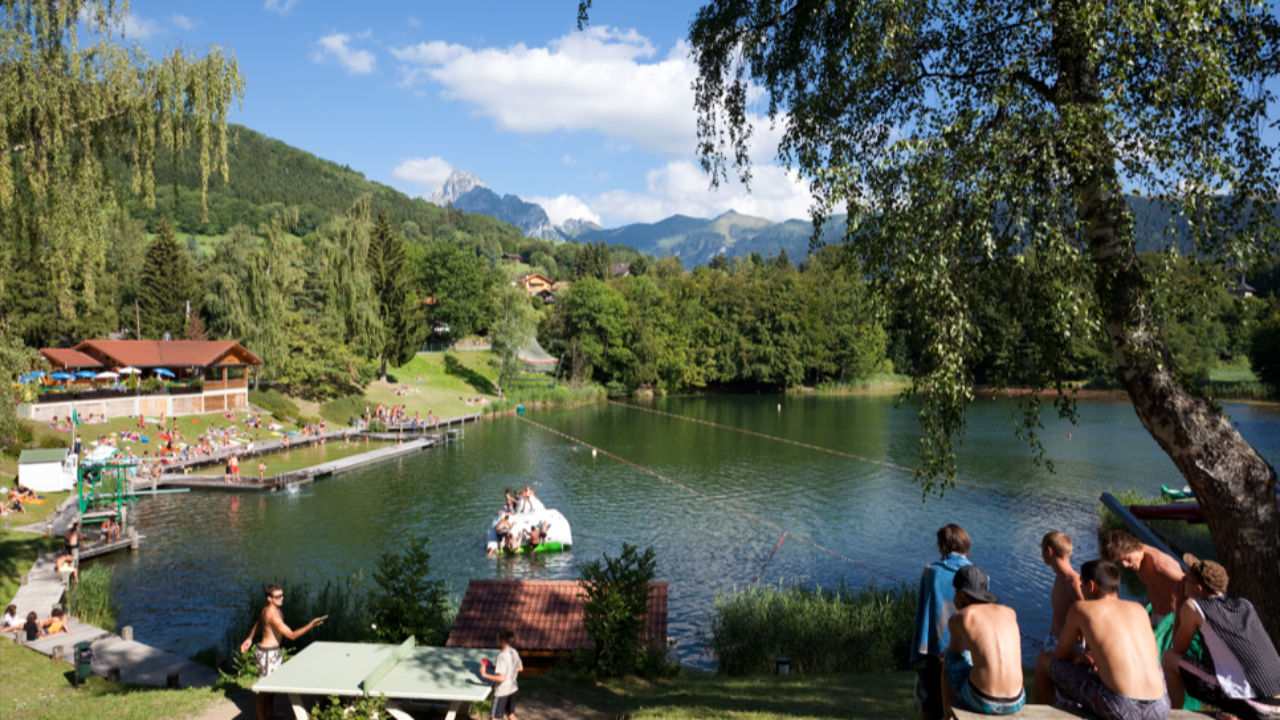Haute-Savoie : Un adolescent se noie dans le lac de la Beunaz