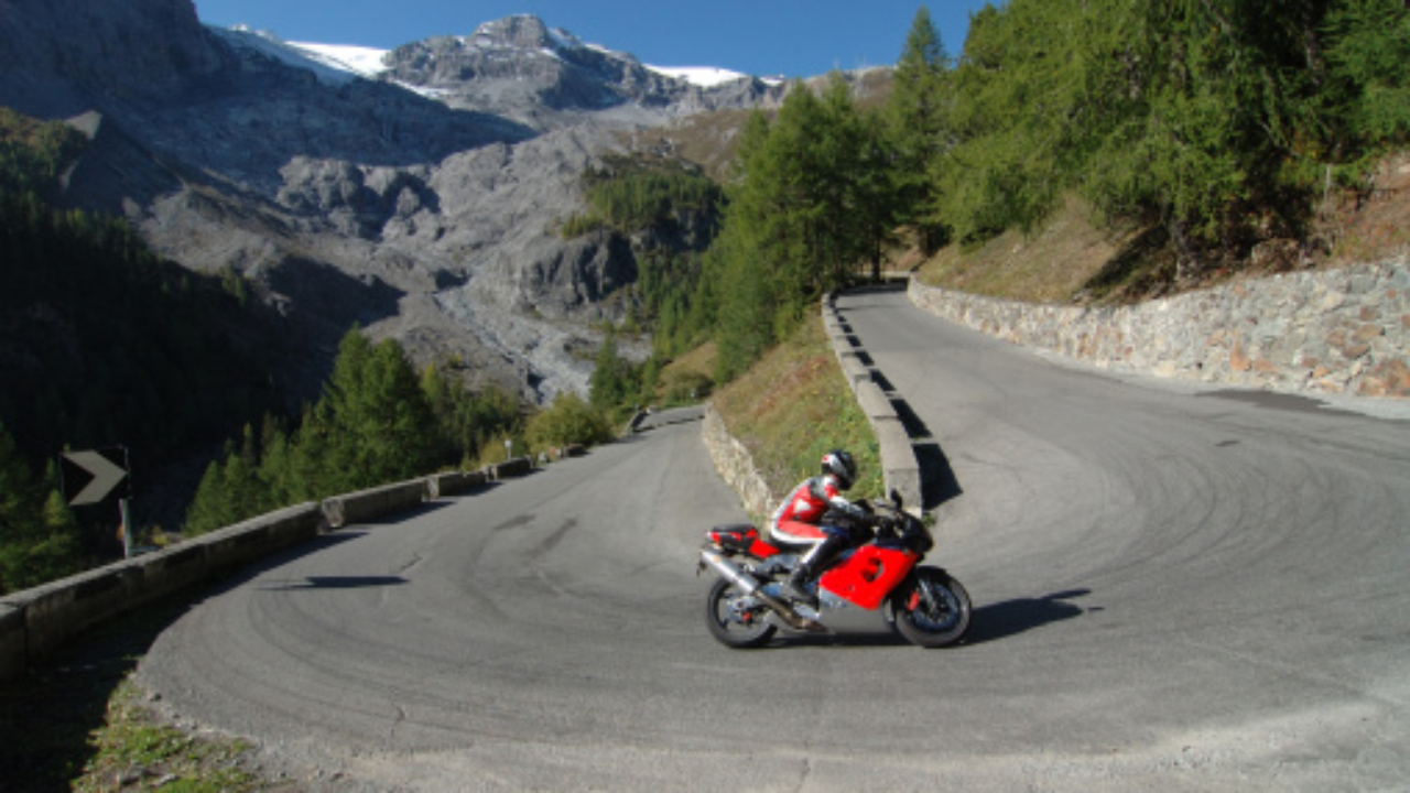 Haute-Savoie : Un motard meurt dans un accident Haute-Savoie : Un motard meurt dans un accident