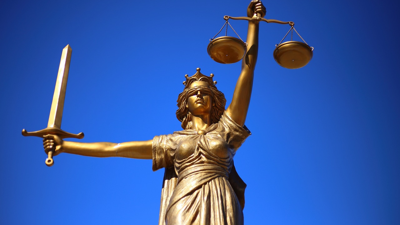 Homicide à Chambéry : Un homme arrêté, deux autres encore en fuite