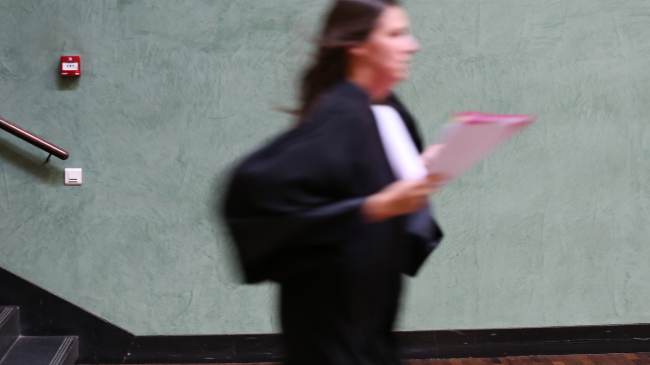 Il suivait son ex et déposait des bouquets de fleurs chez elle : un homme finalement relaxé en Savoie