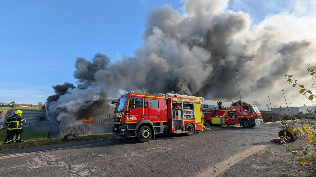 Incendie &agrave; Allonzier-la-Caille : un incendie touche une usine, son dirigeant hospitalis&eacute;