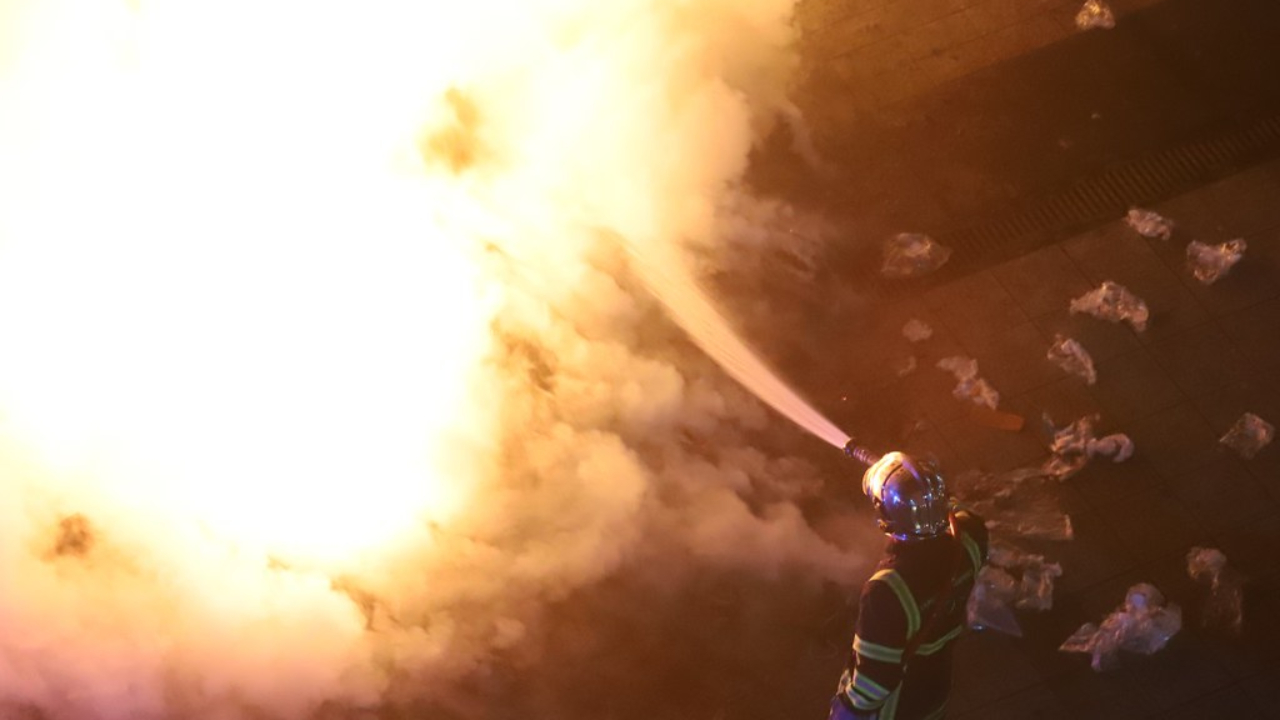 Incendie à Annecy : un tabac-presse ravagé par les flammes dans la nuit Incendie à Annecy : un tabac-presse ravagé par les flammes dans la nuit