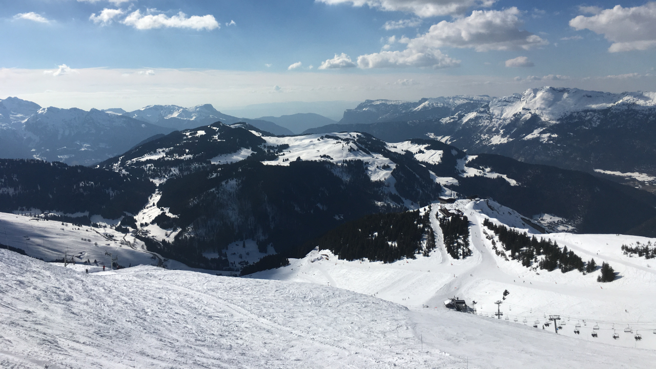 La Clusaz et Saint-Gervais reportent leur ouverture La Clusaz et Saint-Gervais reportent leur ouverture