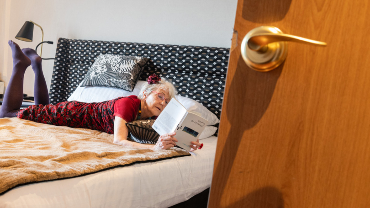 "La nuit, quand on voit des lumi&egrave;res allum&eacute;es, on s'imagine des choses" : A Annecy, des sc&egrave;nes de th&eacute;&acirc;tre se d&eacute;roulent dans un h&ocirc;tel