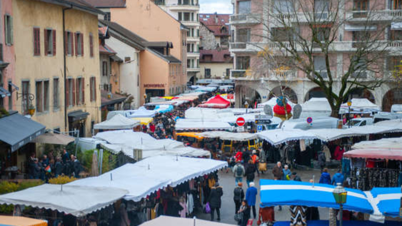 La traditionnelle foire de la Saint André a lieu aujourd'hui à Annecy La traditionnelle foire de la Saint André a lieu aujourd'hui à Annecy