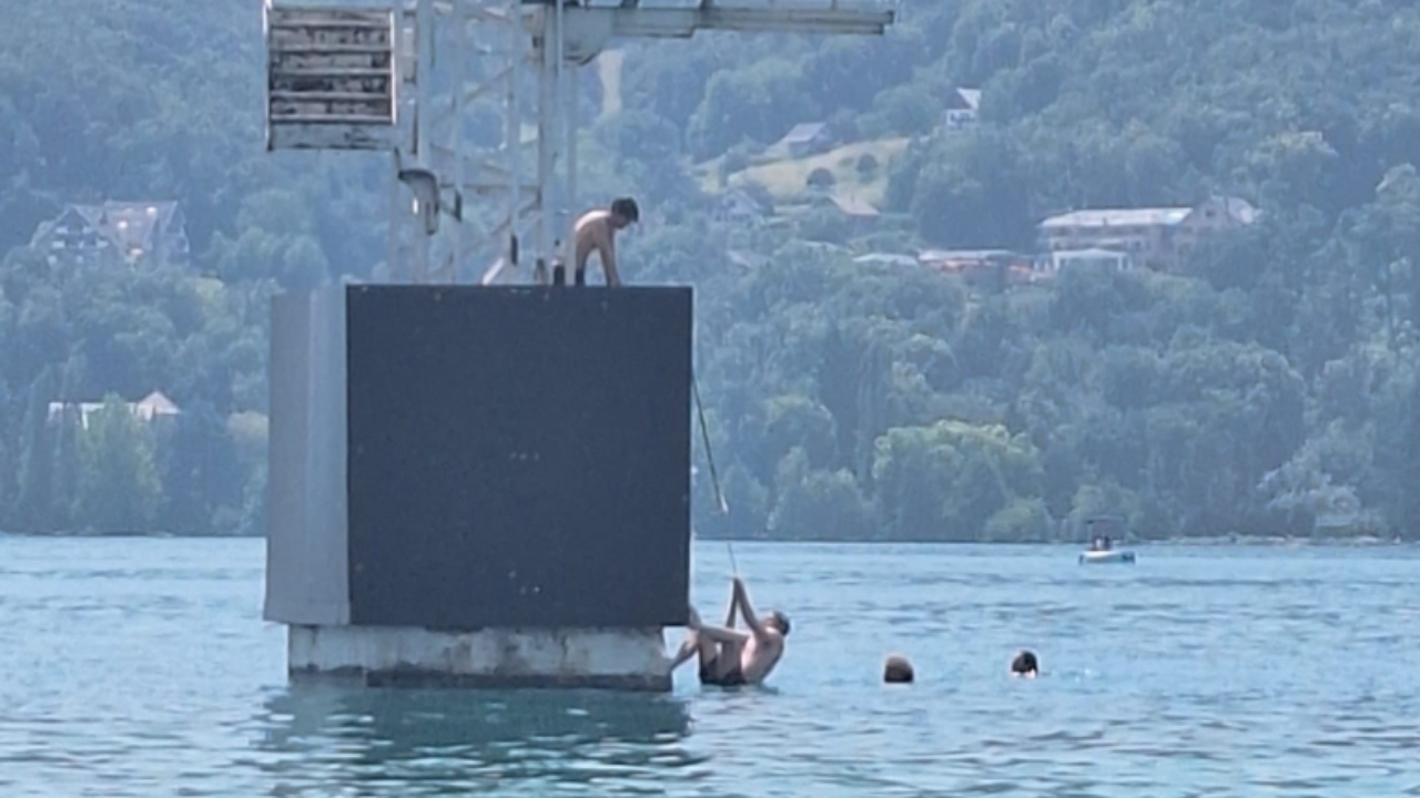 Lac d'Annecy : Des patrouilles renforcées face aux comportements dangereux Lac d'Annecy : Des patrouilles renforcées face aux comportements dangereux
