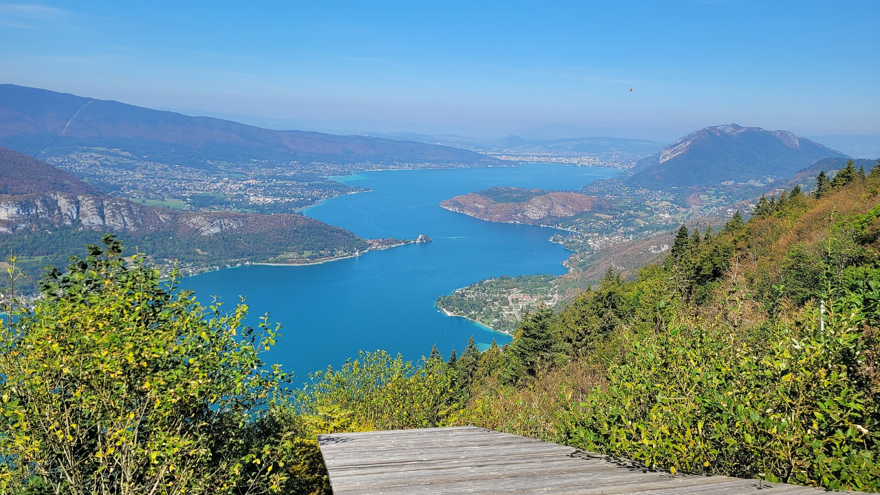 Lac d'Annecy : il disparaît dans l'eau, sous les yeux de sa femme et ses deux enfants Lac d'Annecy : il disparaît dans l'eau, sous les yeux de sa femme et ses deux enfants