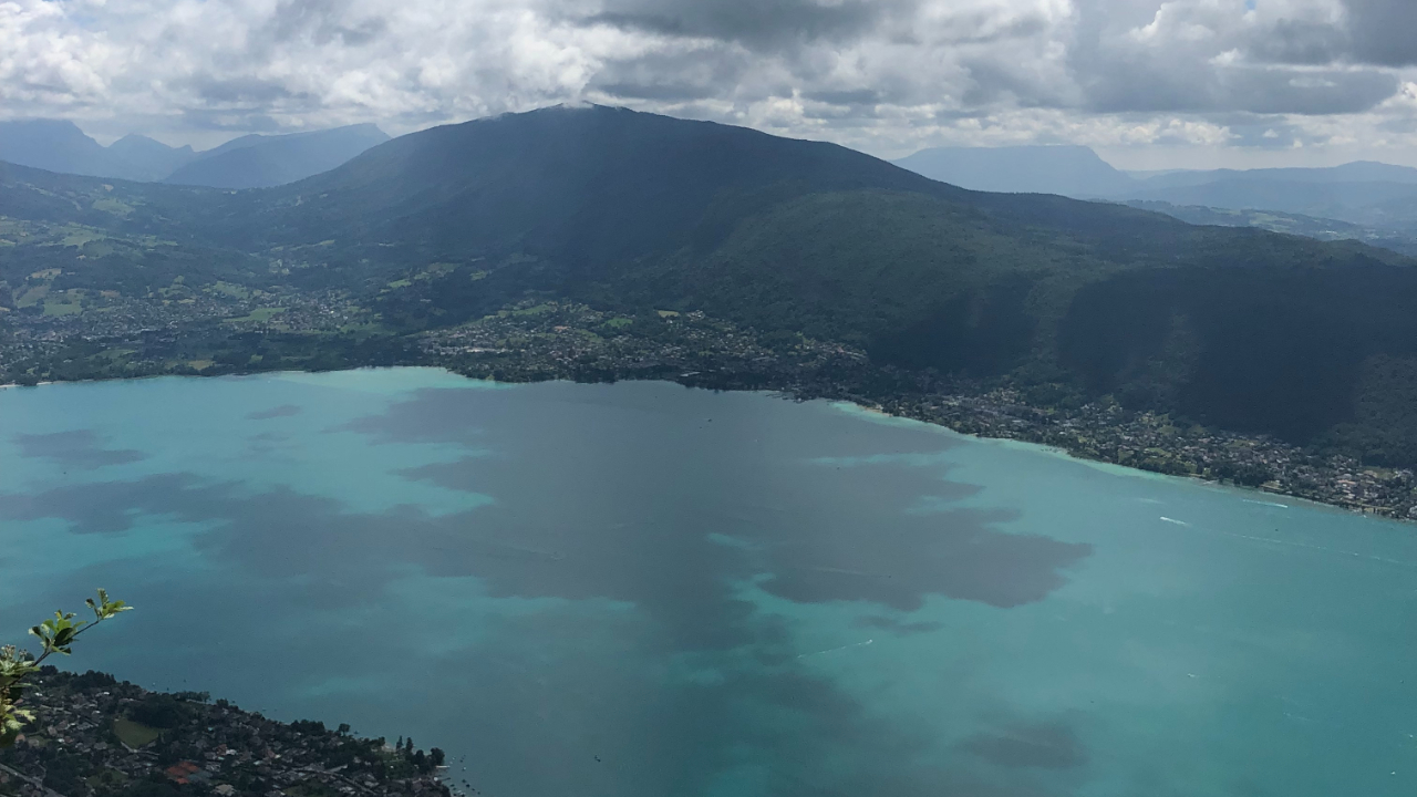 Lac d'Annecy : Noyade mortelle d'un homme de 25 ans sur un p&eacute;dalo