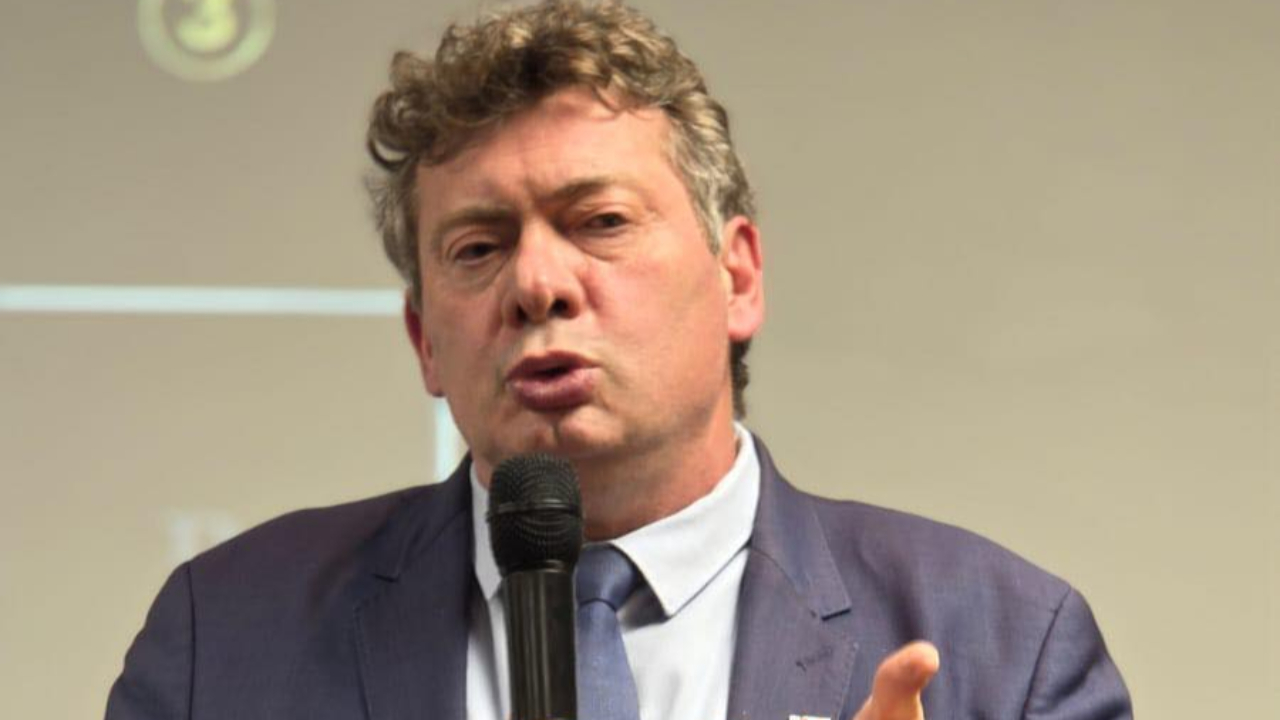 Le maire d'Aix-les-Bains se paye Marina Ferrari : "Pas vraiment un cadeau pour le No&euml;l des Aixois !"