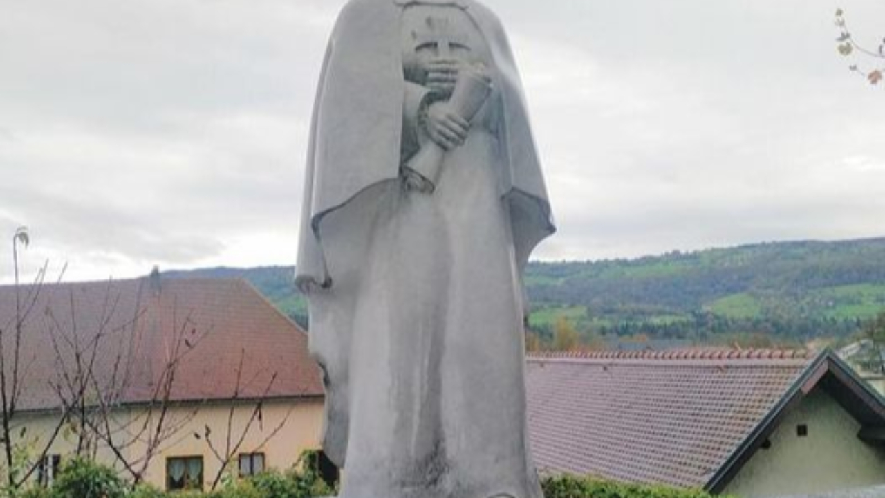 Les Echelles: la tête de la Statue de Béatrice de Savoie retrouvée Les Echelles: la tête de la Statue de Béatrice de Savoie retrouvée