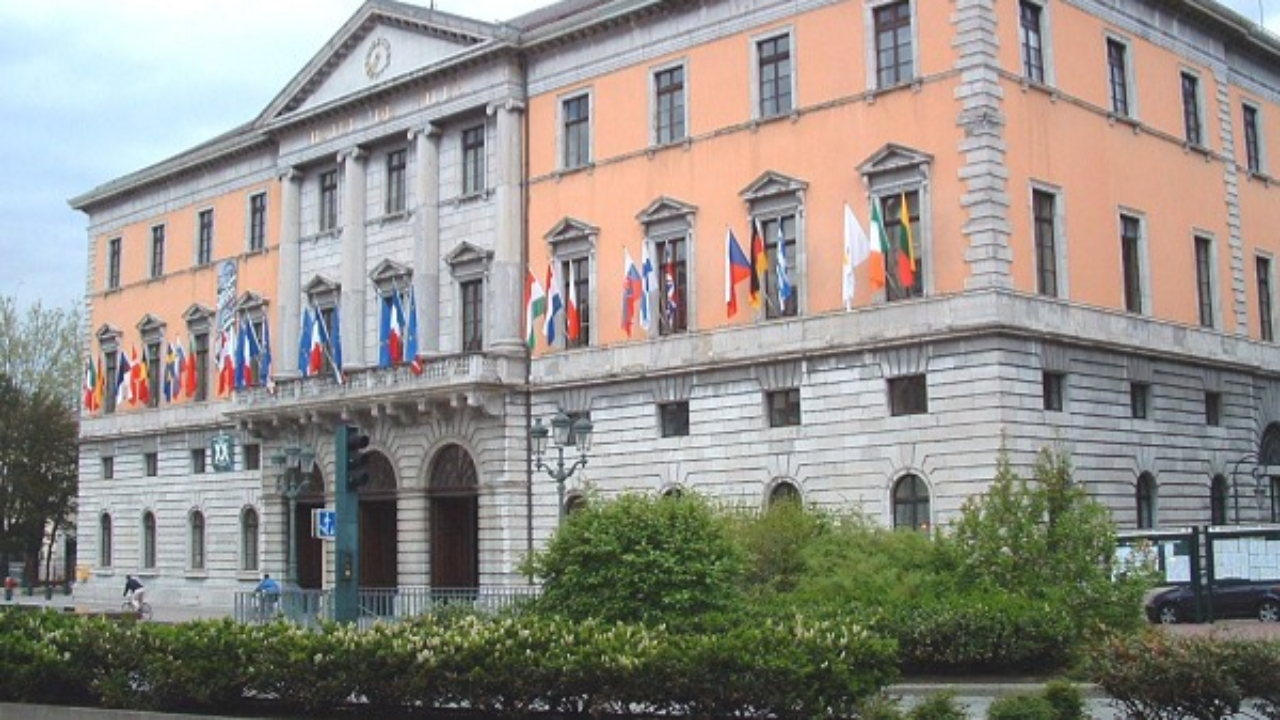 Oui Annecy veut afficher le drapeau palestinien sur l'hôtel de ville, la mairie refuse Oui Annecy veut afficher le drapeau palestinien sur l'hôtel de ville, la mairie refuse