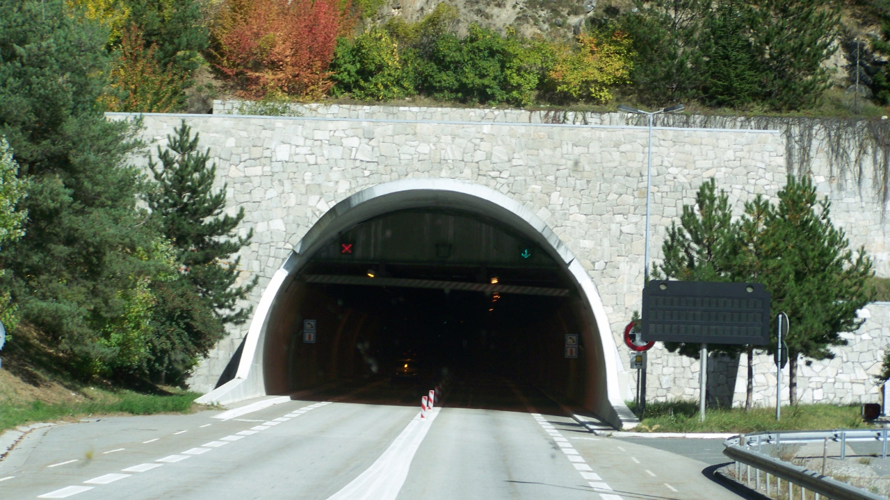 Pays de Savoie: les tunnels du Siaix et du Mont-blanc provisoirement fermés aujourd'hui Pays de Savoie: les tunnels du Siaix et du Mont-blanc provisoirement fermés aujourd'hui