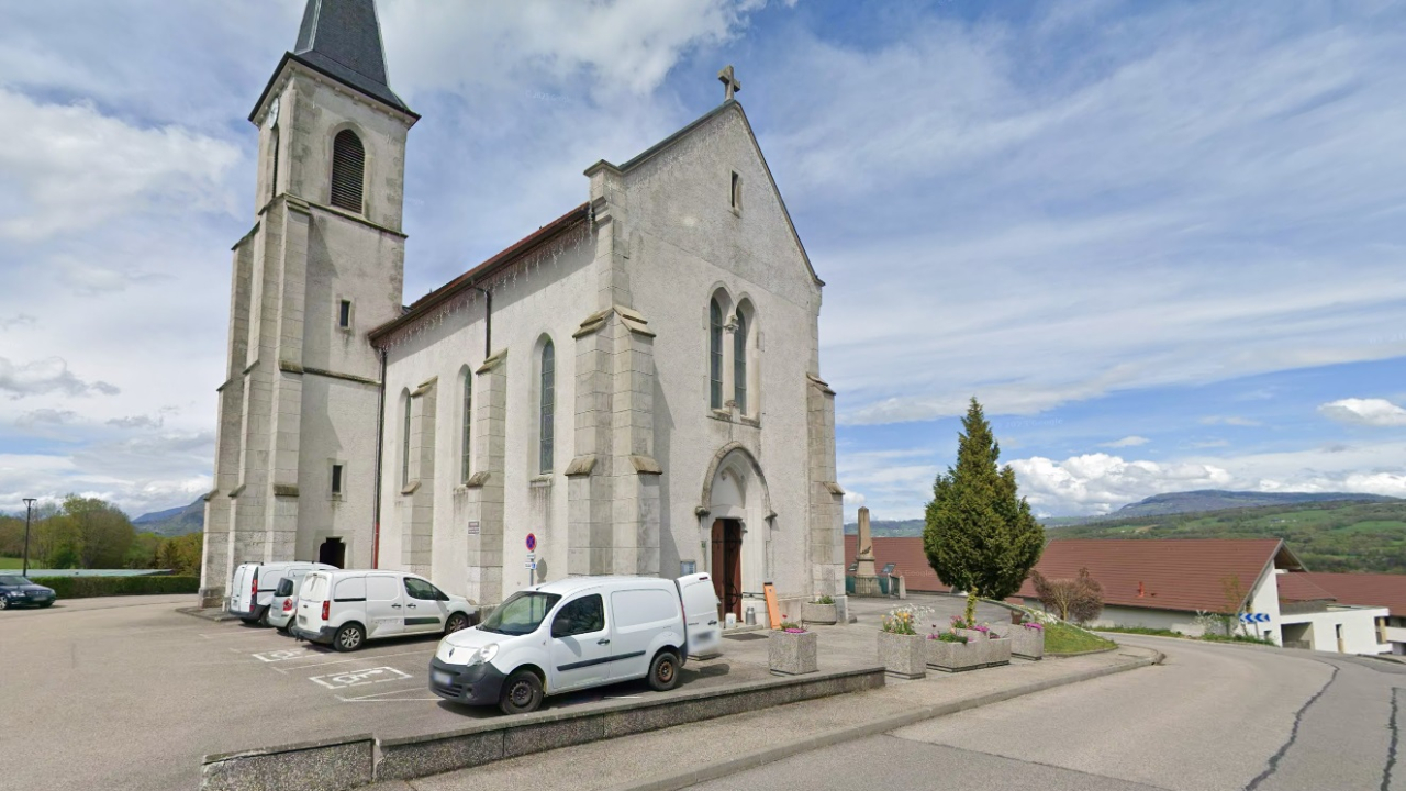 Près d'Annecy : la nouvelle habitante réclame l'arrêt des cloches de l'église, la maire du village refuse Près d'Annecy : la nouvelle habitante réclame l'arrêt des cloches de l'église, la maire du village refuse