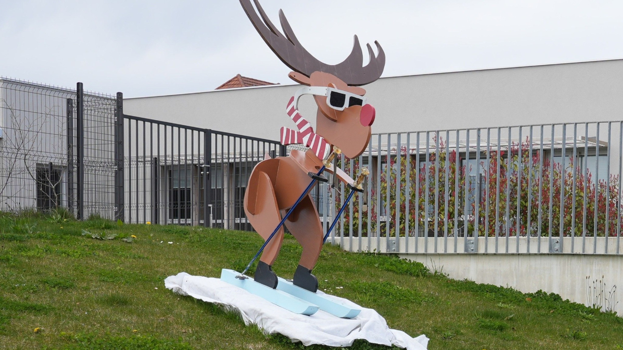 Rudolf kidnapp&eacute; : la mairie de Filli&egrave;re tente de retrouver son renne de d&eacute;coration